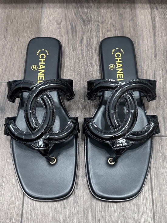 CHANEL Shoes - NEW BLAZY CHANEL Black CROC EMBOSSED LARGE CC Logo FLIP FLOP THONG Sandals 40